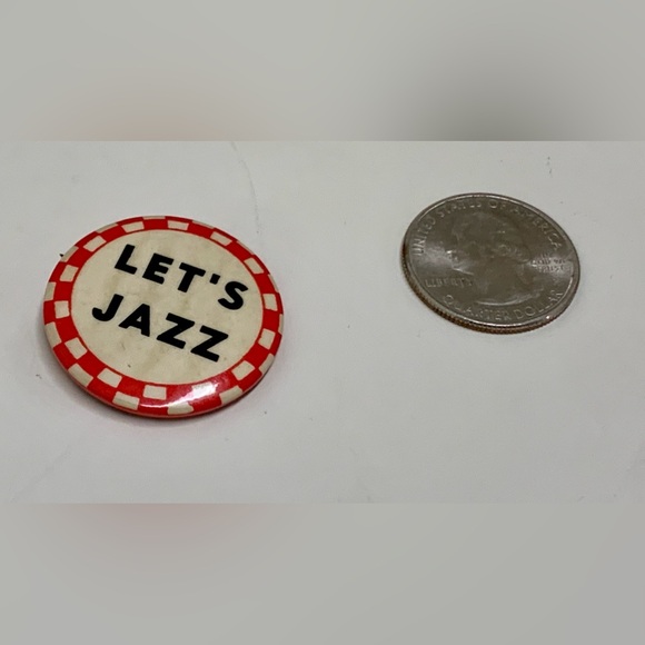 1940s WWII Era Antique Red White Checkered Pinback Button - Picture 10 of 10